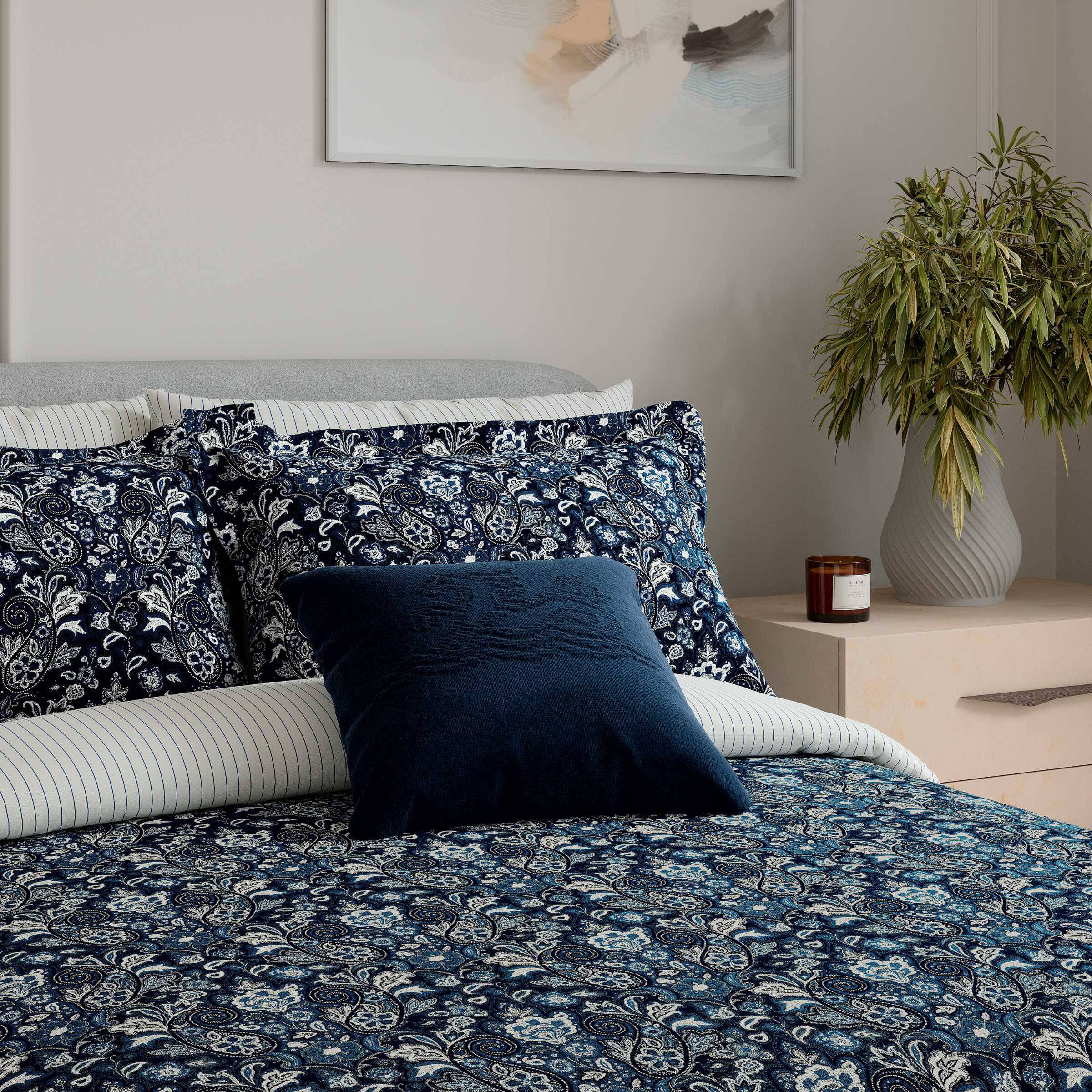 Duvet set with throw top