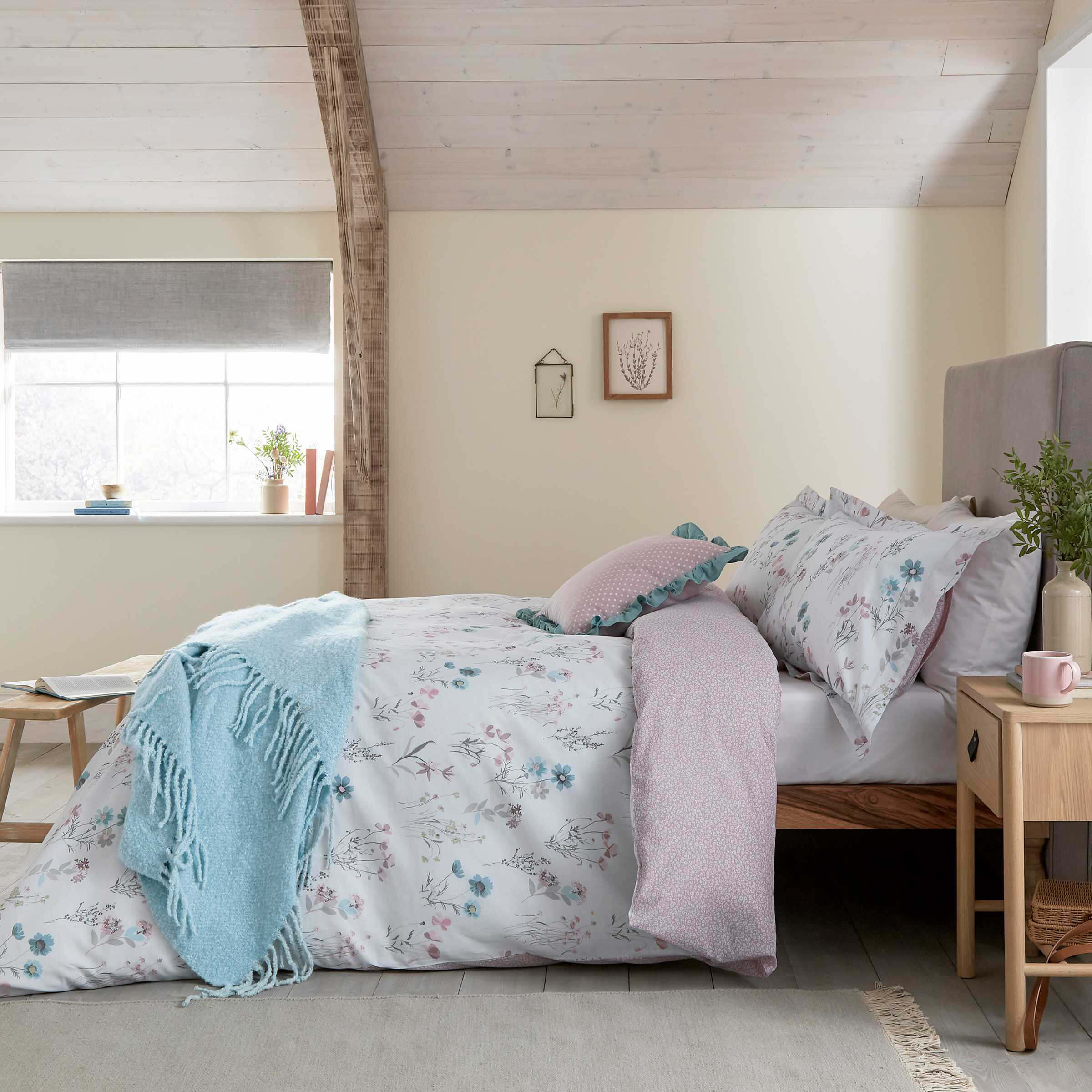 Pink and blue bed deals