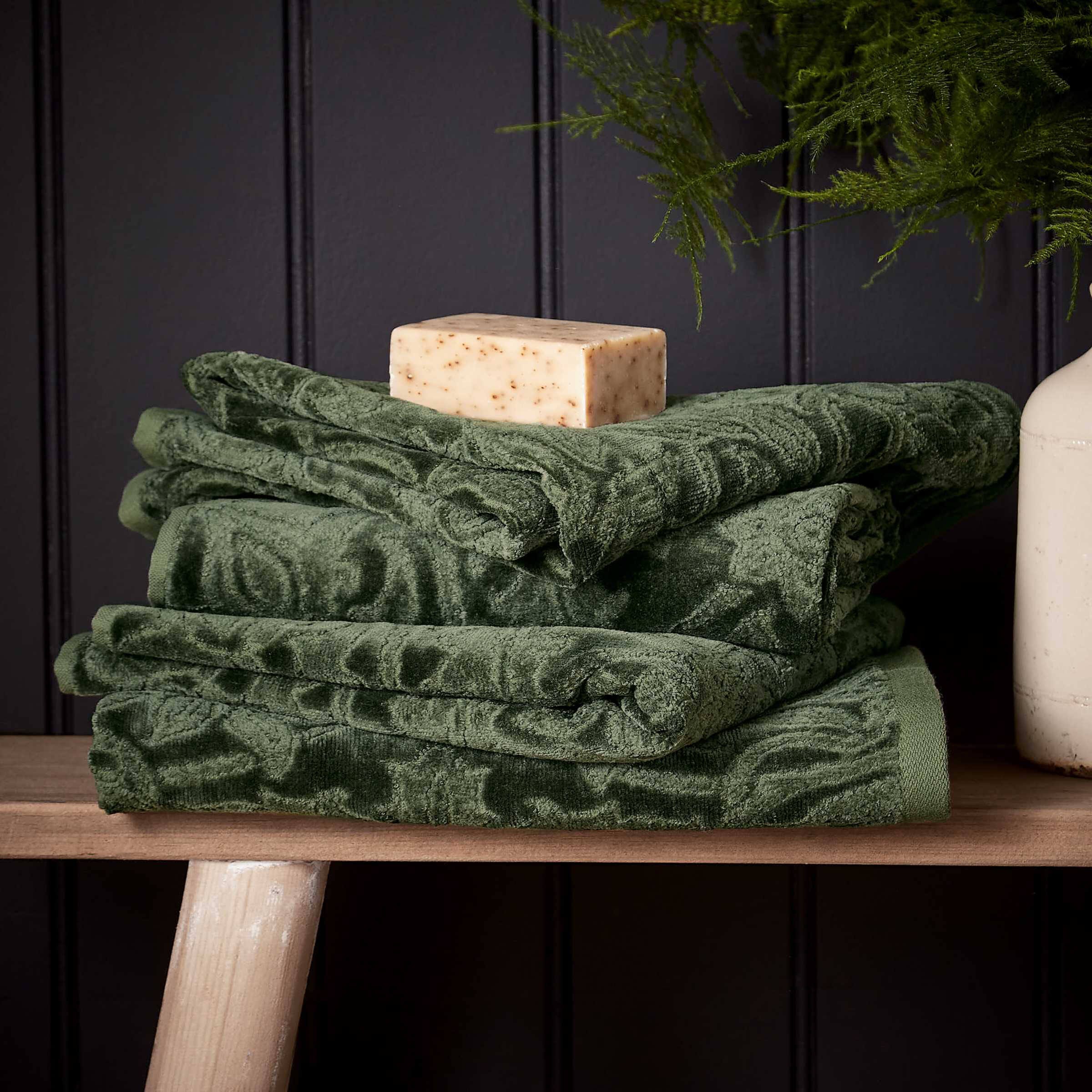 Green patterned towels deals