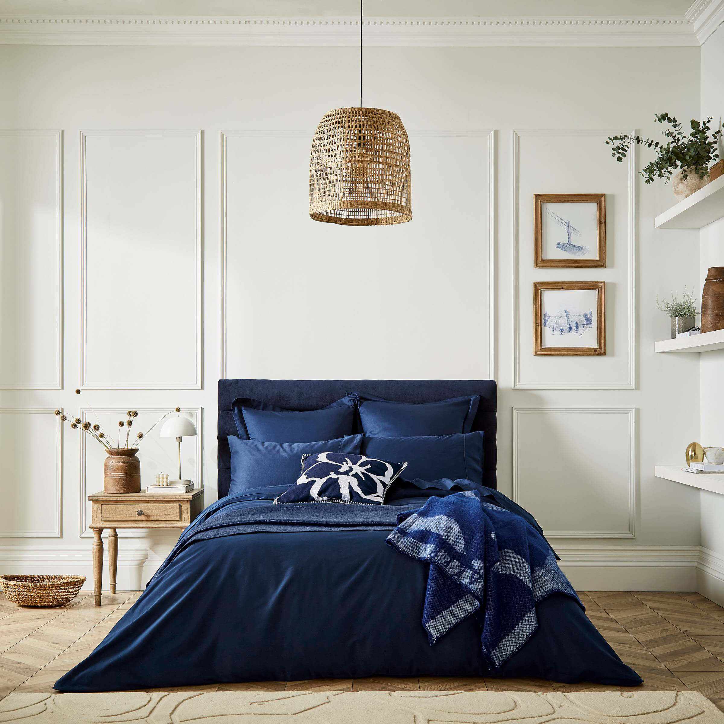 Navy and store white bedding