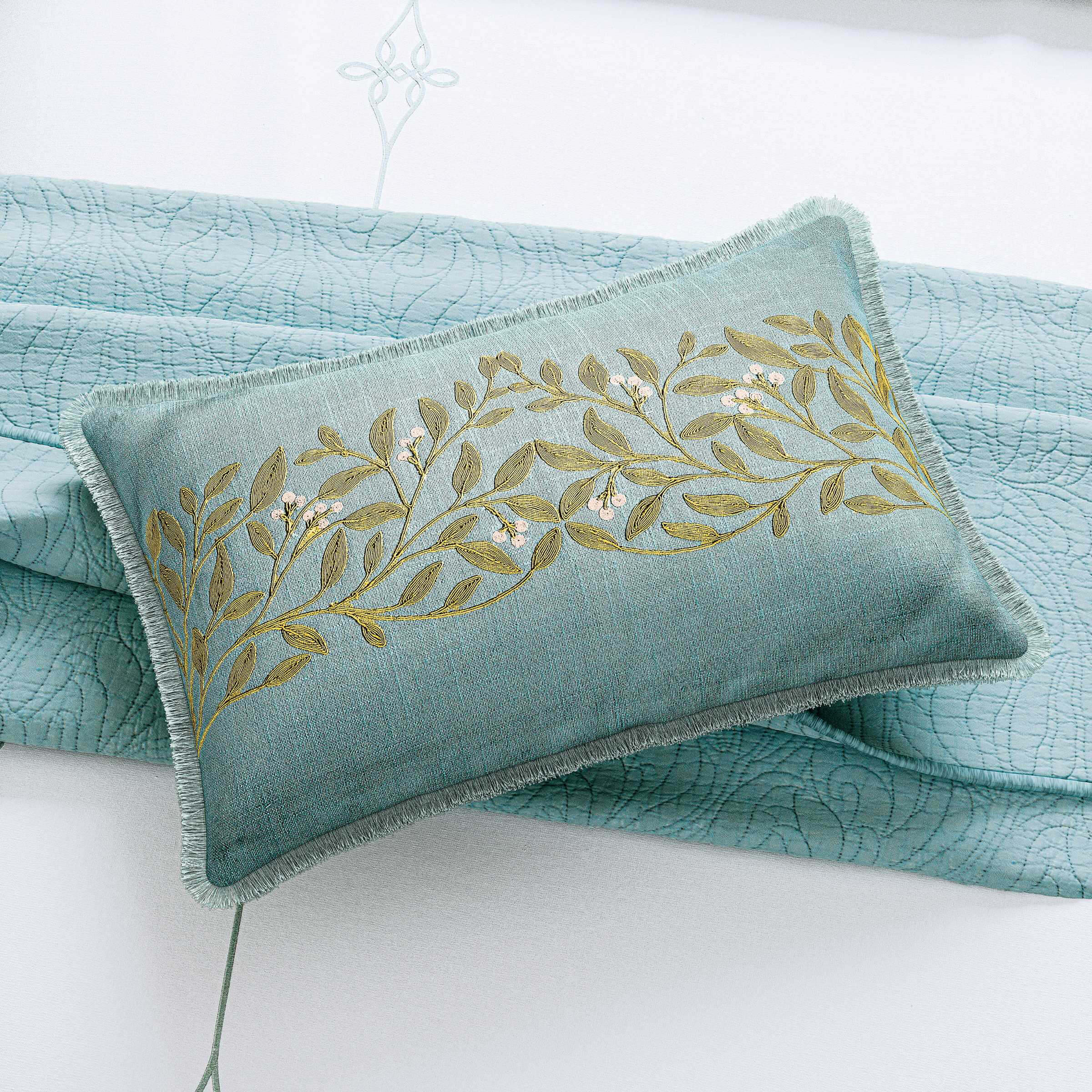 V&a quilted throw sales